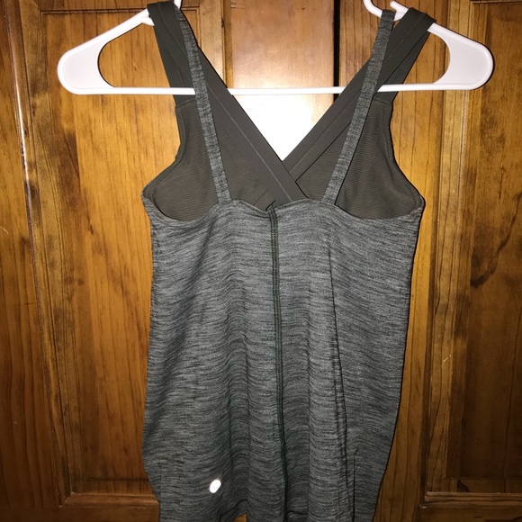 Lulu Lemon workout tank - Picture 2 of 3